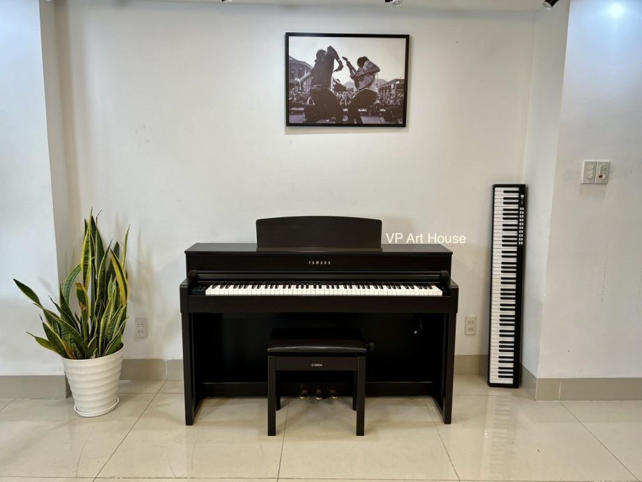Piano điện Yamaha CLP 645 B