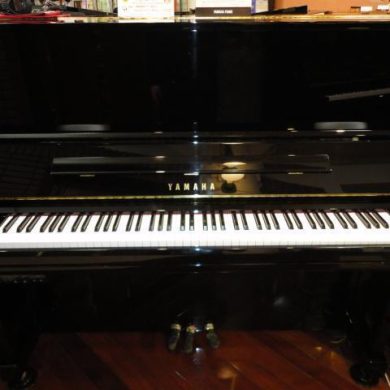 yamaha upright piano YU33 3 front side