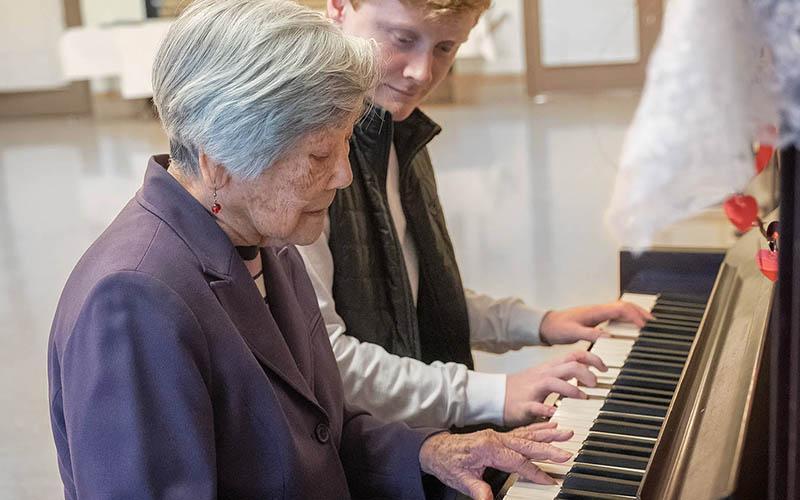 Kinh nghiệm học đàn piano người lớn tuổi 