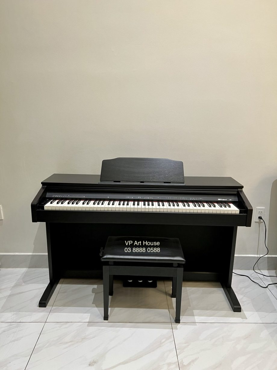 dan piano Roland RP 30