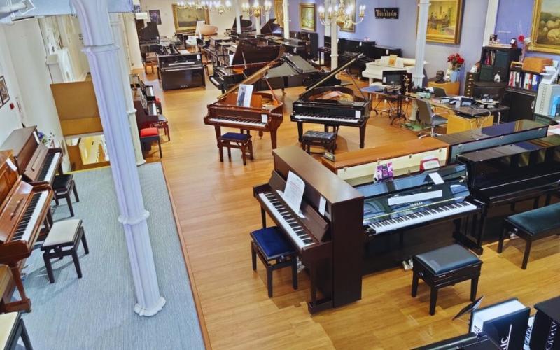Ở TP.HCM có nhiều địa chỉ uy tín để mua đàn piano và organ