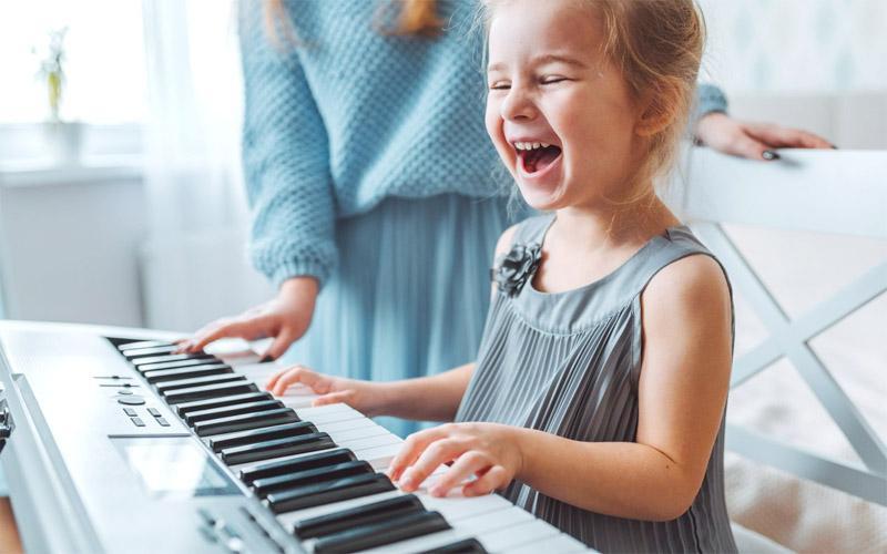 Trẻ 4 tuổi là một độ tuổi tuyệt vời để bắt đầu học chơi piano