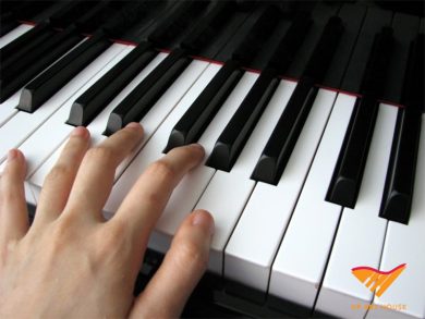 Cách chơi piano bằng tay trái