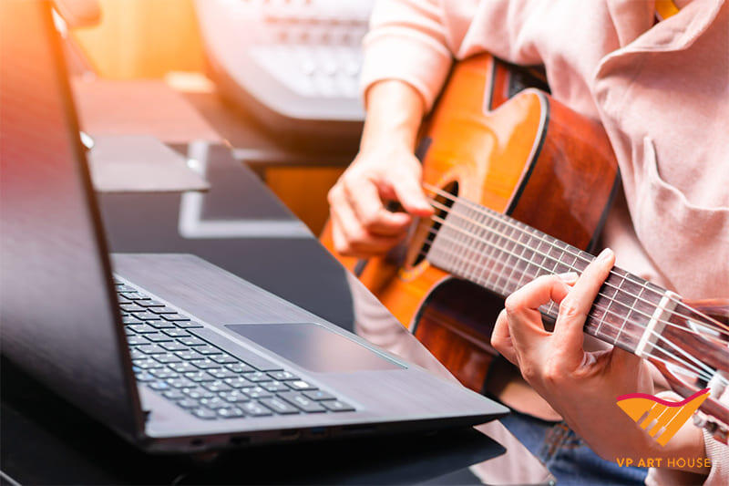 Lộ trình dạy đàn guitar cho người mới bắt đầu tại VP House